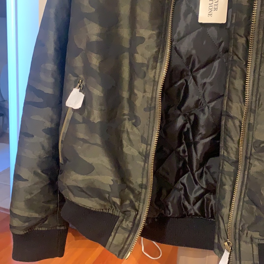 NWT Forever 21 Camo Metallic Bomber Jacket - Picture 3 of 10